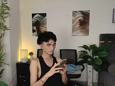 Snapshot of twink_pinoy chatting on 06/30/26, 10:44 twink pinoy online show from 06/30/26, 10:44