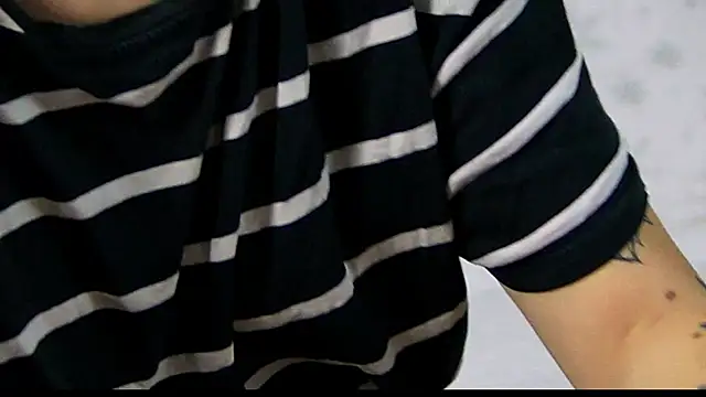 SarraRay online show from 01/05/26, 06:11