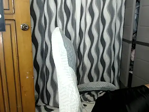 sweetiie caren online show from 04/17/26, 04:04