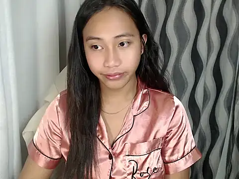 Snapshot of sweetiie_caren chatting on 06/19/26, 01:43 sweetiie caren online show from 06/19/26, 01:43