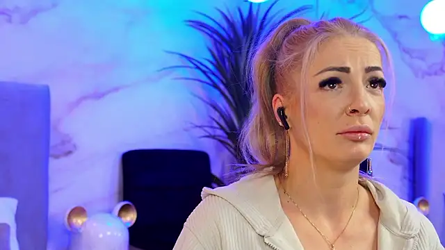 Izabellle02 online show from 03/07/26, 05:04