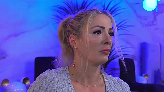 Izabellle02 online show from 04/10/26, 04:06