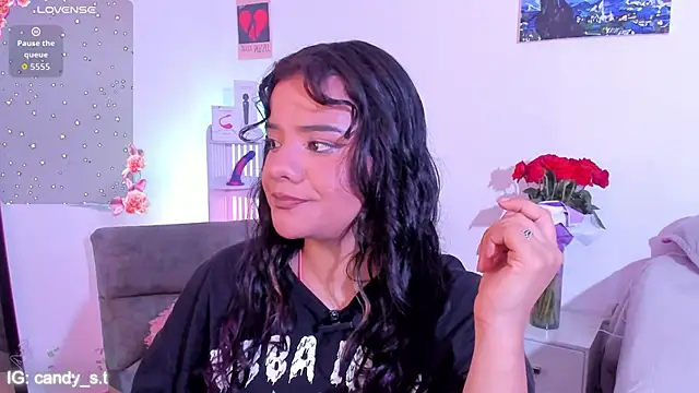 Shophie thoopson online show from 06/03/26, 04:04