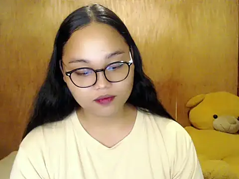 Snapshot of _Lylia chatting on 09/12/25, 04:18 Lylia online show from 09/12/25, 04:18