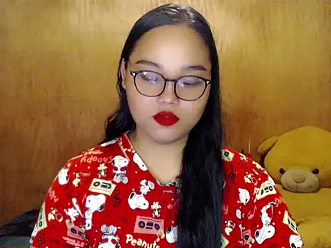 Snapshot of _Lylia chatting on 11/12/25, 06:30 Lylia online show from 11/12/25, 06:30