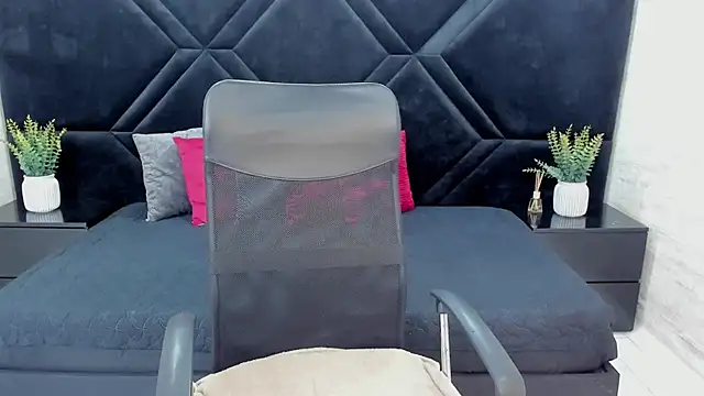 Dantzel  online show from 01/14/26, 07:08