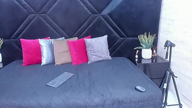 Dantzel  online show from 03/16/26, 07:07