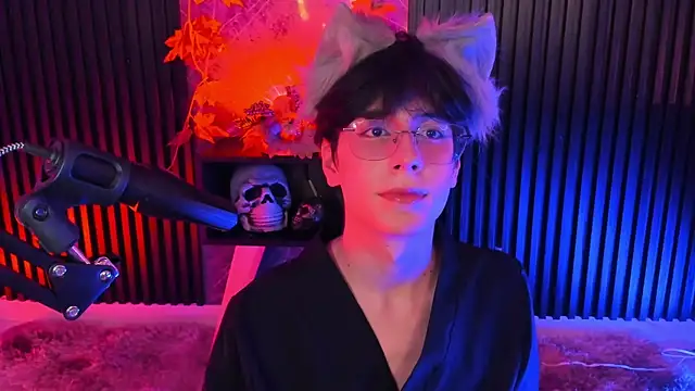 luixdust  online show from 10/04/25, 05:38