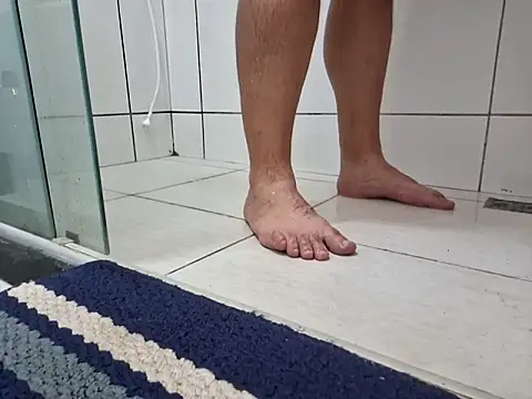 Snapshot of BathToys chatting on 09/15/25, 01:22 BathToys online show from 09/15/25, 01:22