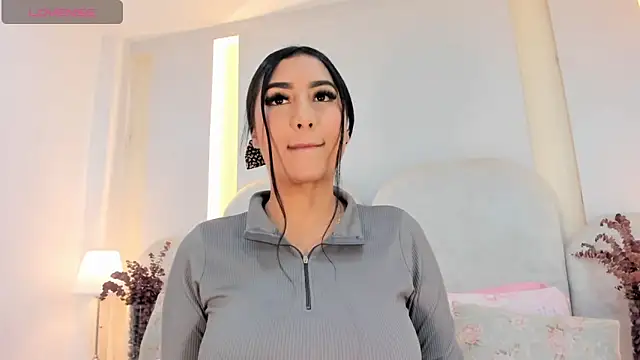 SalomeeBell online show from 10/28/25, 07:49