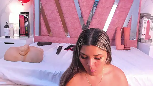 Wonderkloe  online show from 02/23/26, 01:36