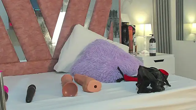 Wonderkloe  online show from 03/01/26, 07:49