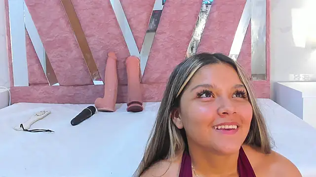 Wonderkloe  online show from 03/04/26, 01:55