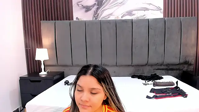 Snapshot of Wonderkloe_ chatting on 06/17/26, 02:18 Wonderkloe online show from 06/17/26, 02:18