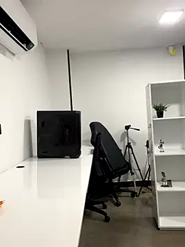 megan bigboobs  online show from 10/16/25, 10:49