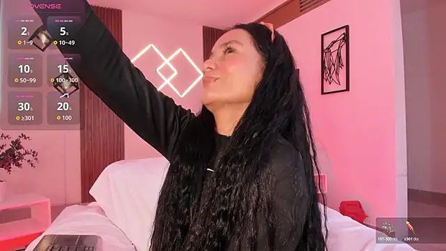 Miiaa jones online show from 12/16/25, 01:05