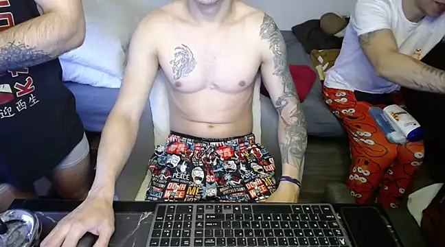 bossking017 online show from 02/08/25, 12:17