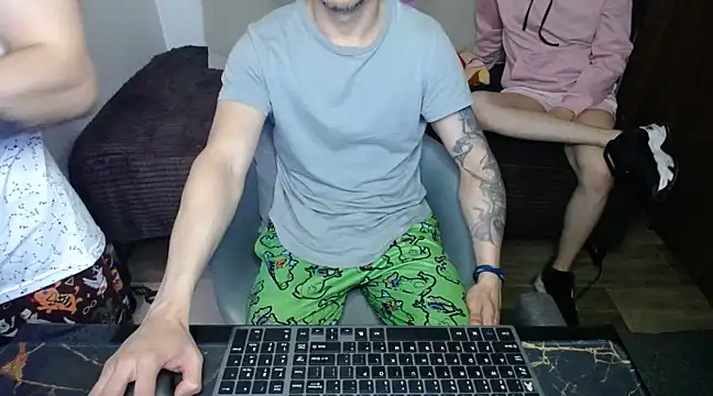 bossking017 online show from 02/21/25, 06:04