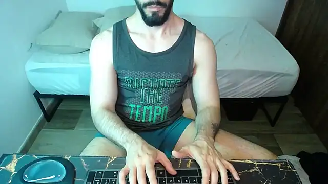 bossking017 online show from 04/04/26, 08:06