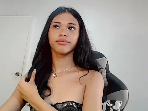 Snapshot of urcurlydiva chatting on 10/23/25, 05:40 urcurlydiva online show from 10/23/25, 05:40