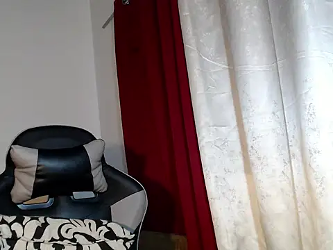 Snapshot of urcurlydiva chatting on 11/10/25, 04:17 urcurlydiva online show from 11/10/25, 04:17