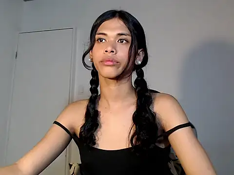 Snapshot of urcurlydiva chatting on 11/24/25, 07:30 urcurlydiva online show from 11/24/25, 07:30