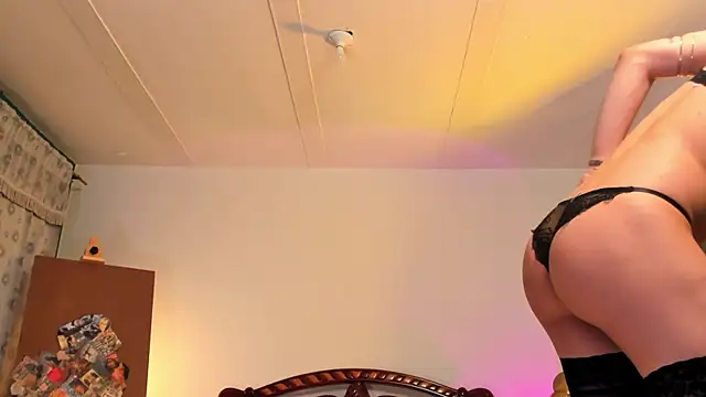 Snapshot of nonbinaryangel chatting on 05/21/26, 02:18 nonbinaryangel online show from 05/21/26, 02:18