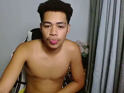 Snapshot of curlyasian_njxx chatting on 05/24/26, 04:28 curlyasian njxx online show from 05/24/26, 04:28