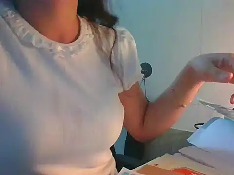 Linzly online show from 10/06/25, 04:37