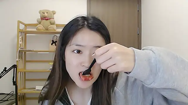 Mimi-cnbaby online show from 03/29/26, 12:05