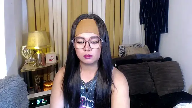 Snapshot of YourSweet-mich chatting on 05/18/26, 02:56 YourSweet-mich online show from 05/18/26, 02:56