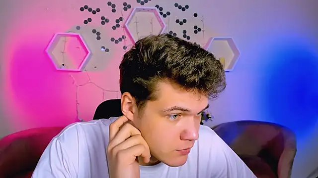 lucas long  online show from 11/11/25, 09:53