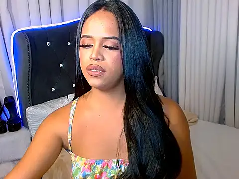 Lorainnelustts online show from 10/10/25, 01:43