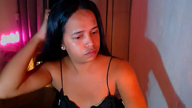 Lorainnelustts online show from 12/22/25, 09:17