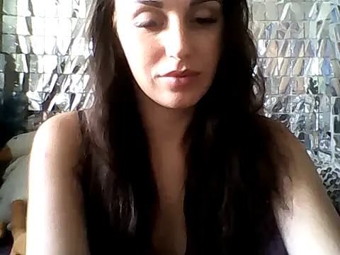 Qinini online show from 09/15/25, 07:19