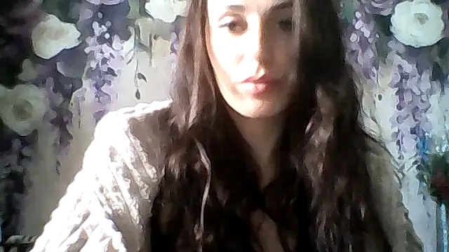 Qinini online show from 11/21/25, 09:41