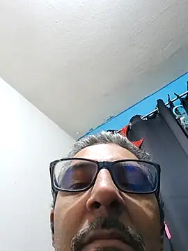 RobertoVip77 online show from 10/21/25, 10:05