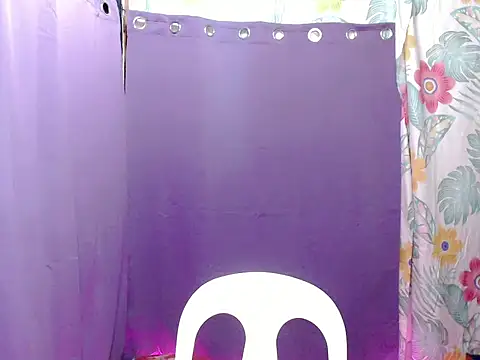 urgirljane online show from 04/20/26, 04:54