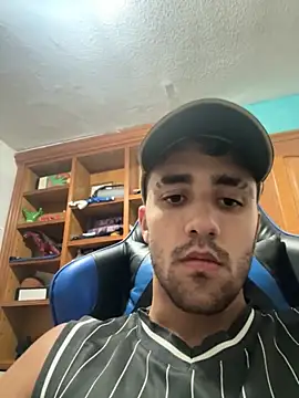 aavrdvh33 online show from 09/27/25, 10:59