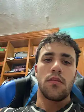 aavrdvh33 online show from 09/30/25, 12:26