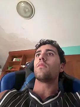 aavrdvh33 online show from 11/13/25, 03:55