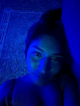 Snapshot of Sharlotte_Watts chatting on 09/13/25, 02:11 Sharlotte Watts online show from 09/13/25, 02:11