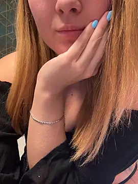 Velvetnoir21 online show from 11/19/25, 11:05