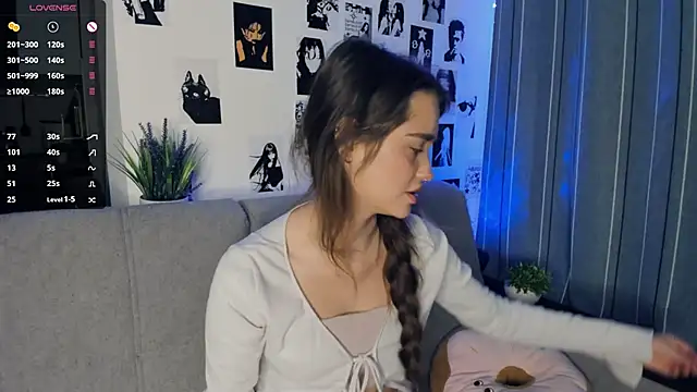 lovelyalivia online show from 10/25/25, 09:17