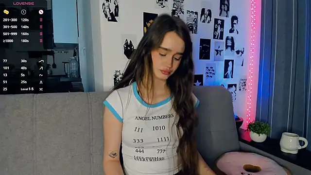 lovelyalivia online show from 11/01/25, 09:55