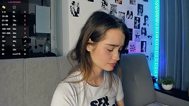 lovelyalivia online show from 11/15/25, 10:01