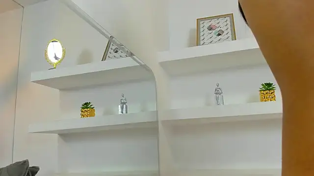 Snapshot of IsabellaMonet chatting on 10/03/25, 07:11 IsabellaMonet online show from 10/03/25, 07:11