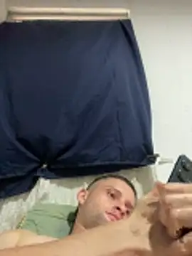 monocams online show from 04/05/26, 09:34