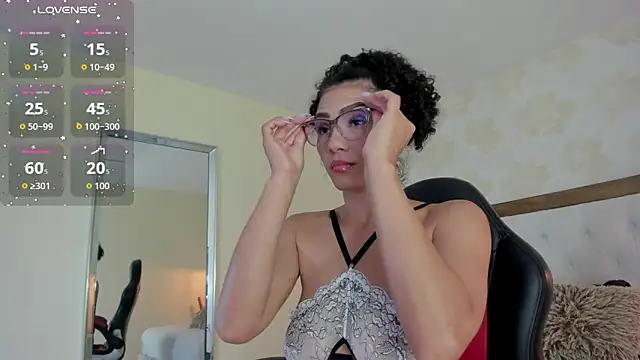 IRISCLARK1 online show from 04/10/26, 07:07