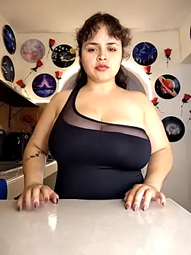 Snapshot of SeleneLuminari8 chatting on 09/18/25, 05:15 SeleneLuminari8 online show from 09/18/25, 05:15